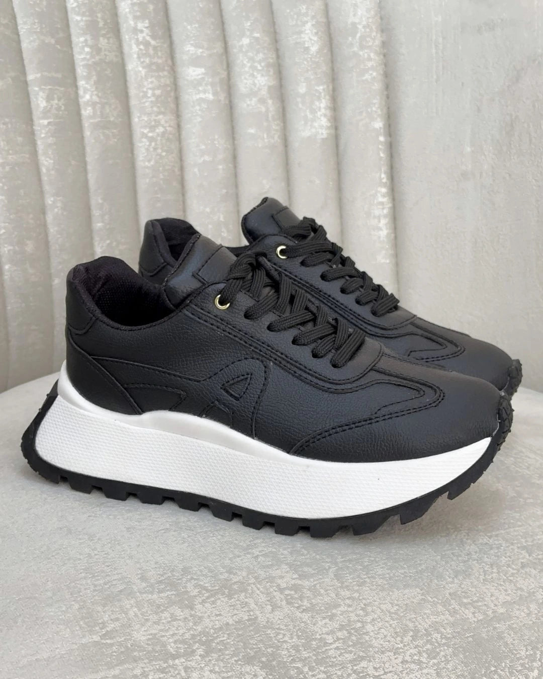 Tenis Agape Black