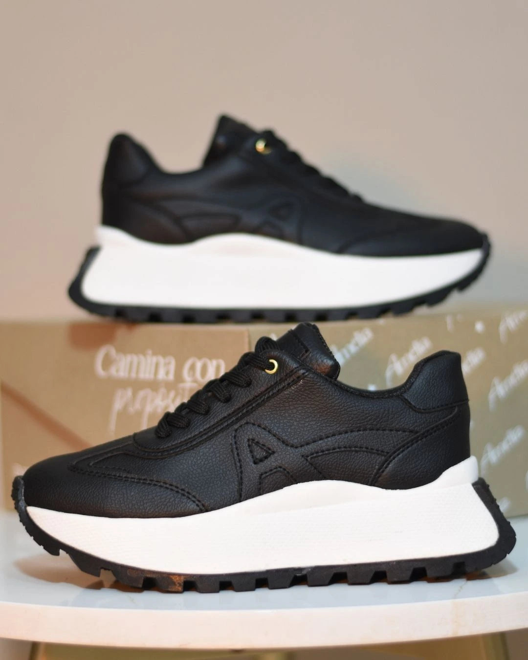 Tenis Agape Black